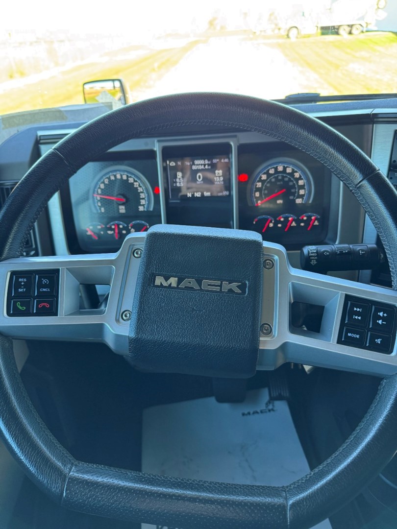 2022 Mack Anthem 64T Sleeper - image 14